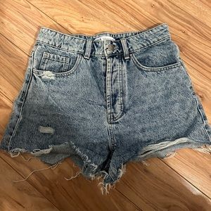 Zara cut off Jean short size 6!